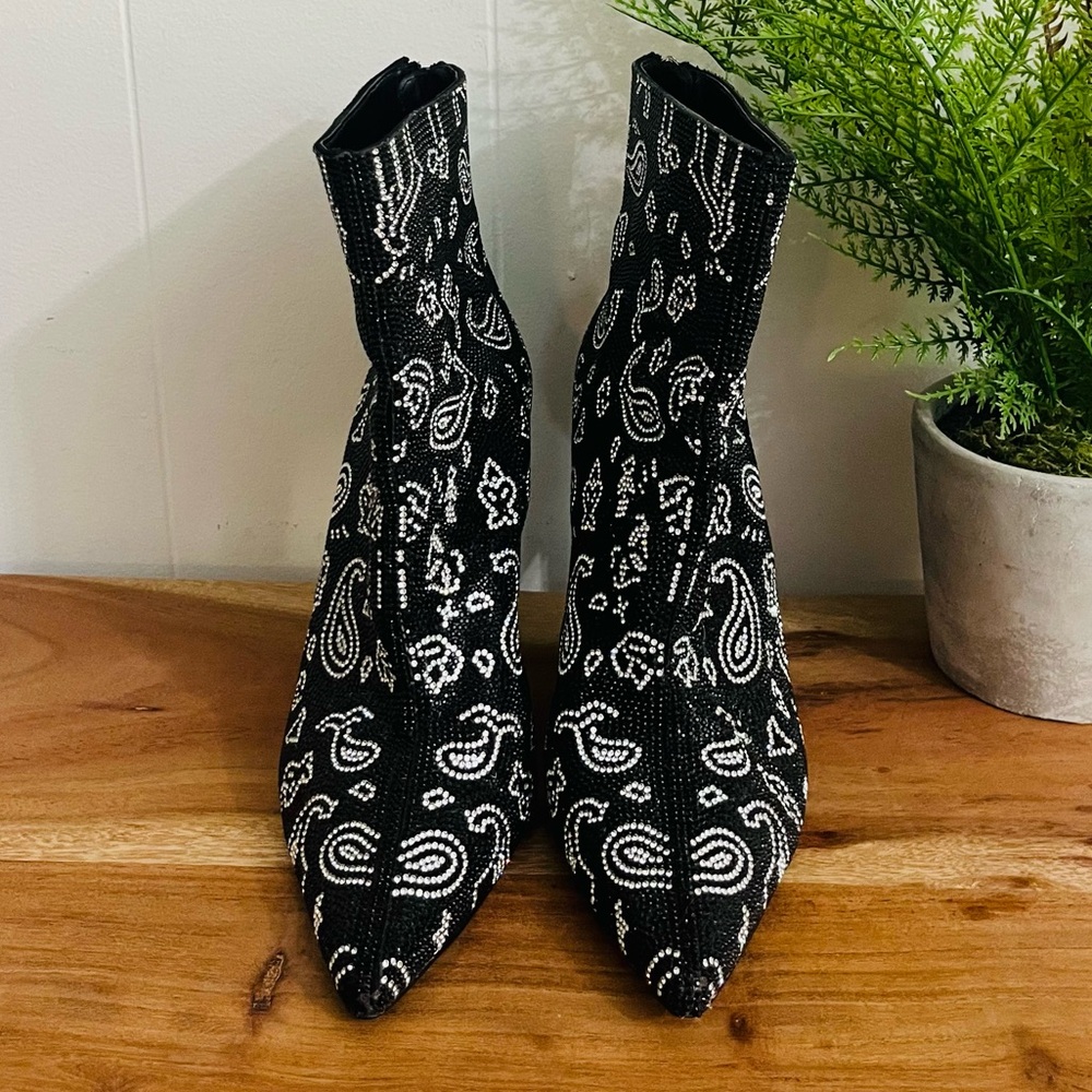 Steve Madden Black Bandana Booty W/ Rhinestone great condition Women’s size 11